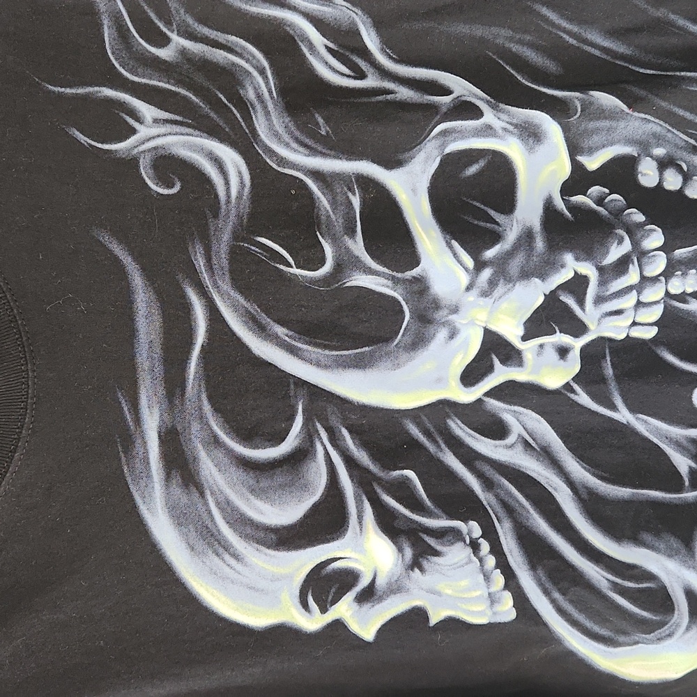 Flaming skull tshirt - Picture 2 of 5